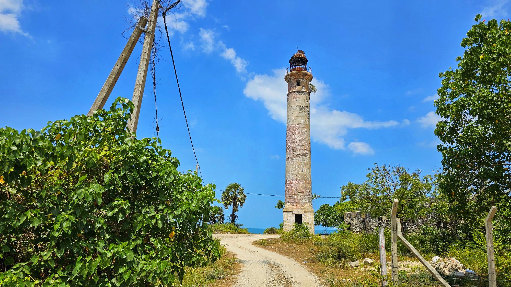 Jaffna Kovalam Lighthouse: Sri Lanka's Tranquil Icon